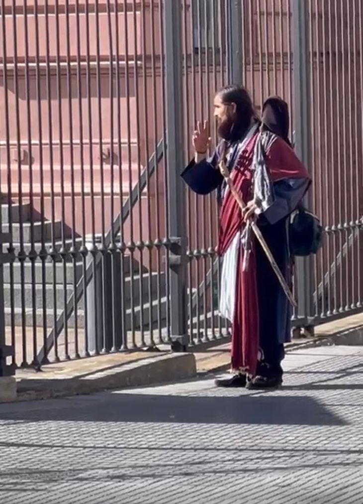 Jesús quiso evangelizar en la Rosada, pero llegó hasta las rejas. Jesús quiso evangelizar en la Rosada, pero llegó hasta las rejas.