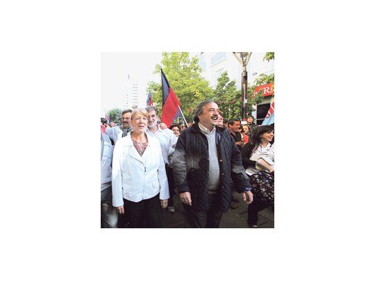 Margarita Stolbizer y Ricardo Alfonsín  despidieron la campaña con  una caminata por La Plata y un videochat a través de redes sociales.