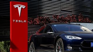 Tesla pone en riesgo sus licencias al reallizar publicidad engañosa en la nueva campaña de marketing de sus modelos próximos a salir al mercado. Tesla pone en riesgo sus licencias al reallizar publicidad engañosa en la nueva campaña de marketing de sus modelos próximos a salir al mercado.