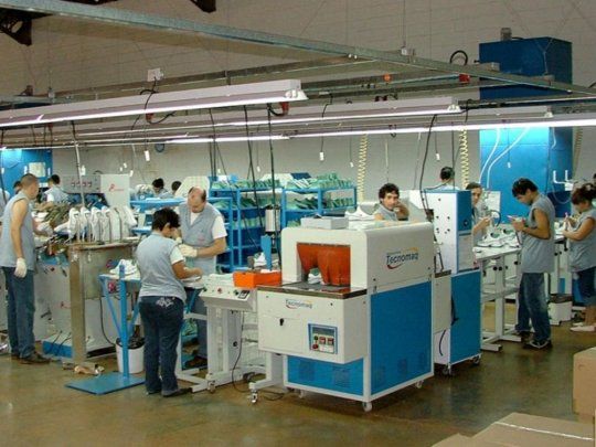 enalty desembarcó en el país en 1998, logrando desde entonces un importante crecimiento en el mercado local. En diciembre de 2018 padeció las consecuencia de la apertura importadora, y debió cerrar sus fábricas de Florencio Varela.