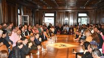 En mesa de diálogo, Gerardo Zamora anunció el incremento para los estatales santiagueños.