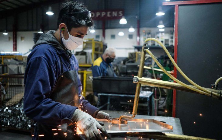 ámbito.com | INDUSTRIA TRABAJO FÁBRICA.jpg