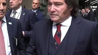 Según relato Milei, la prenda fue un regalo de Gerardo Bongiovanni, presidente de la Fundación Libertad.