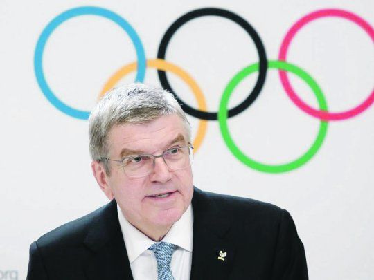 Idéntica. Fue la idea, tanto de Thomas Bach como de Alejandro Domínguez: arreglar con laboratorios para vacunar a atletas y futbolistas.
