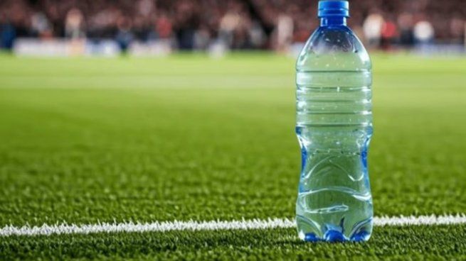 La FIFA anunció que no se permitirá el acceso con botellas de agua reutilizables a los estadios del Mundial por motivos de seguridad.&nbsp;