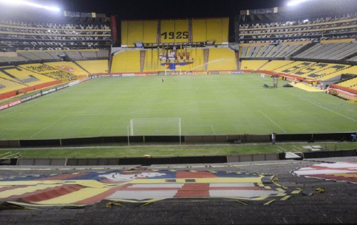 Pese a los positivos de coronavirus y las amenazas de suspensión, Flamengo jugó en Ecuador y ganó por la Copa Libertadores.