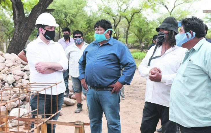 Tour. En Salta, ayer Trotta visitó obras en una escuela. Recorrerá el país para hablar con gremios y funcionarios.