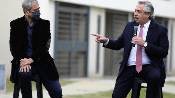 Alberto Fernández encabeza una entrega de viviendas en Avellaneda.