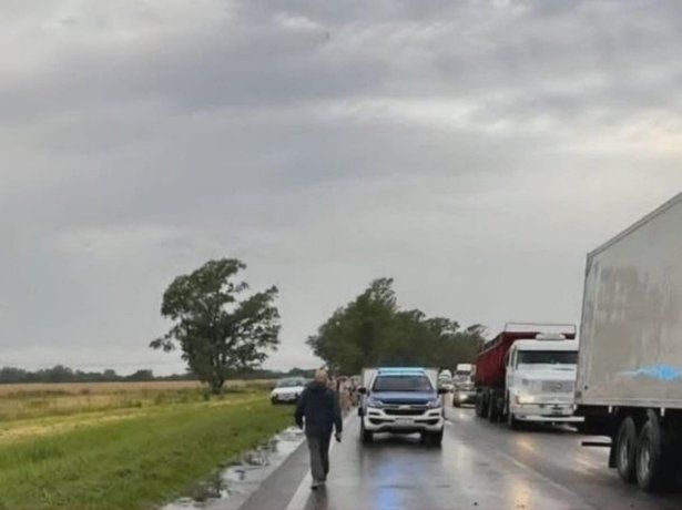 El hecho ocurrió en el kilómetro 222, a la altura del camping de la Unión Obrera Metalúrgica (UOM) en el carril que conduce a Rosario.