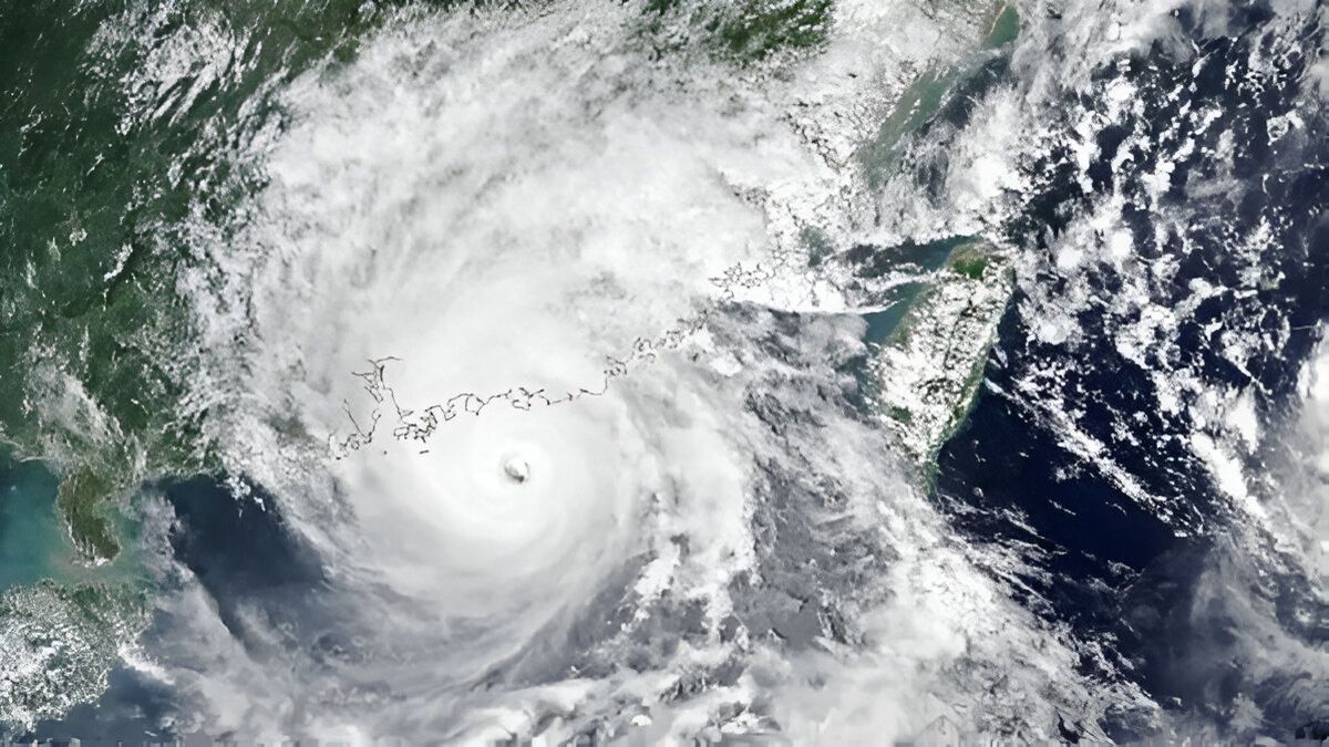 Kajiki typhoon arrives in Vietnam and evacuates more than half a million people
