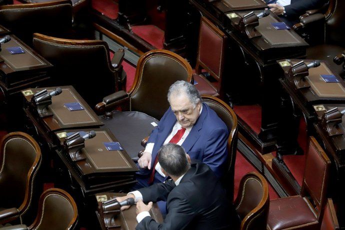 Eduardo Valdés presiona al Gobierno para conocer detalles del acuerdo arancelario con EEUU. Eduardo Valdés presiona al Gobierno para conocer detalles del acuerdo arancelario con EEUU.