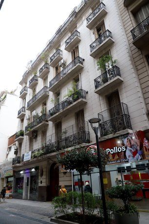 El edificio está en una zona dinámica El edificio está en una zona dinámica