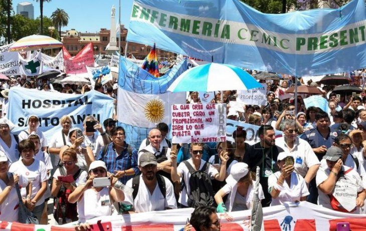 Los enfermeros reclaman salariosdignos y la inclusión dela enfermería en la carrera profesional de la salud de la Ciudad de BuenosAires, entre otras demandas