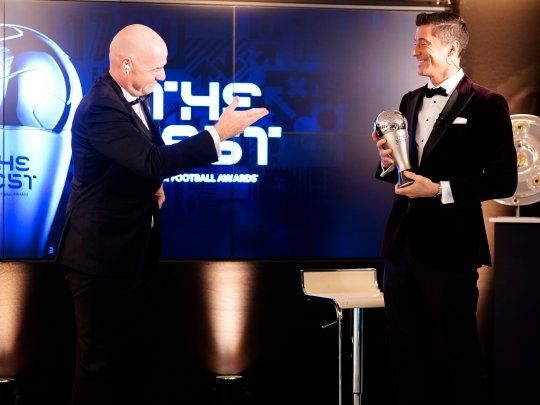 Infantino y Lewandowski, ganador del premio The Best de la FIFA.