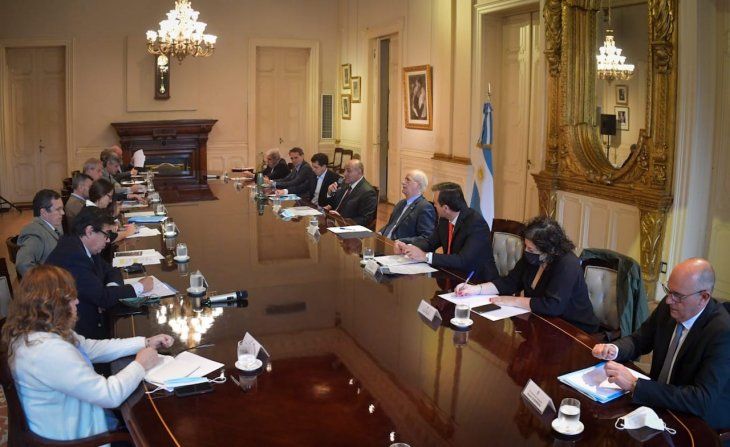 Manzur encabezó una reunión de gabinete en Casa Rosada. Manzur encabezó una reunión de gabinete en Casa Rosada.