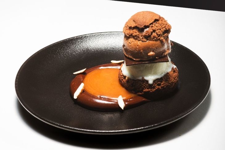 Chocolate amargo, caramelo salado y crocante: un postre con carácter. Chocolate amargo, caramelo salado y crocante: un postre con carácter.