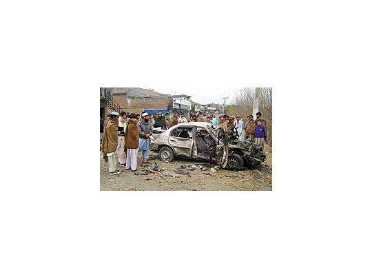 Pakistán: atentado con coche bomba dejó 10 muertos