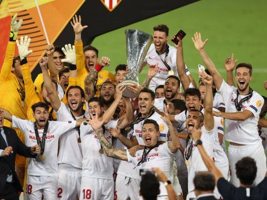 Sevilla conquistó su 6° trofeo en la Europa League.