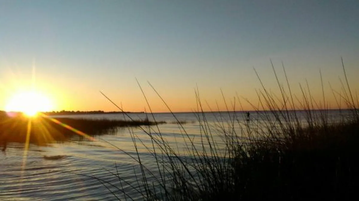 Getaway very close to CABA: the 14 kilometer beach to enjoy all year round that has 14 kilometers of coastline