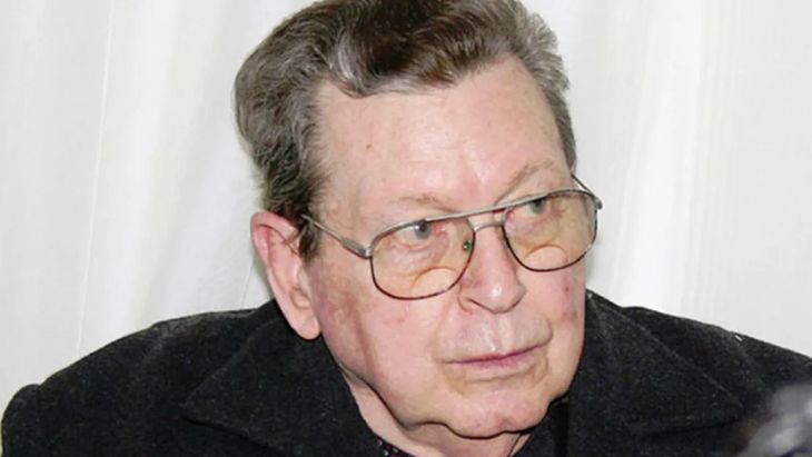 El exjefe de Inteligencia de la VI Brigada de Neuquén fue una figura central de la represión ilegal en la Patagonia. Condenado por secuestros, torturas, homicidios y violencia sexual contra víctimas del terrorismo de Estado, atravesó sus últimos años bajo el régimen de prisión domiciliaria. El exjefe de Inteligencia de la VI Brigada de Neuquén fue una figura central de la represión ilegal en la Patagonia. Condenado por secuestros, torturas, homicidios y violencia sexual contra víctimas del terrorismo de Estado, atravesó sus últimos años bajo el régimen de prisión domiciliaria.
