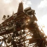 La telefonía móvil y la fija ganaron clientes, mientras que la TV por cable queda atrás de los servicios de internet mientras se expande la fibra óptica. La telefonía móvil y la fija ganaron clientes, mientras que la TV por cable queda atrás de los servicios de internet mientras se expande la fibra óptica.