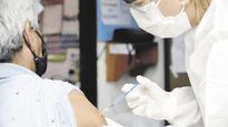 Pfizer y BioNTech inician ensayo de vacunas enfocadas en Ómicron