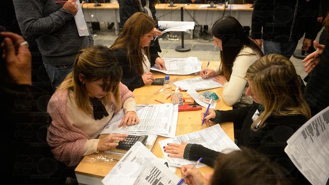 Los apoderados presentaron un reclamo formal para que la Dirección Nacional Electoral informe únicamente cómputos por distrito. Advierten que consolidar datos nacionales puede inducir a interpretaciones erróneas y no es legal.