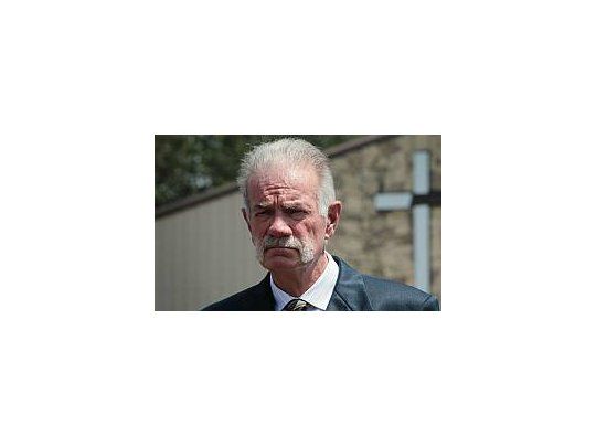 El pastor Terry Jones instó al imán que desea contruir una mezquita en la Zona Cero a que cambie la zona de construcción.