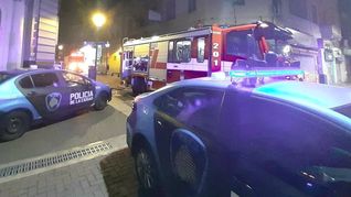 El operativo comenzó a la madrugada y todavía trabajan en el lugar Bomberos y Policía.