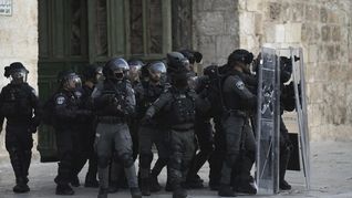 La policía de Irsael ingresó al tercer lugar sagrado del islam en pleno Ramadán, algo que se viene repitiendo en los últimos años.