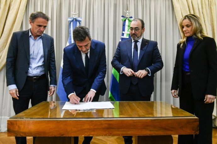 Massa firmó acuerdos con la CAF por u$s740 millones para infraestructura y programas sociales.