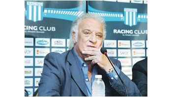 Alfio Basile será operado de un nódulo en la garganta y quiere estar el sábado en Mar del Plata en el clásico ante Independiente.
