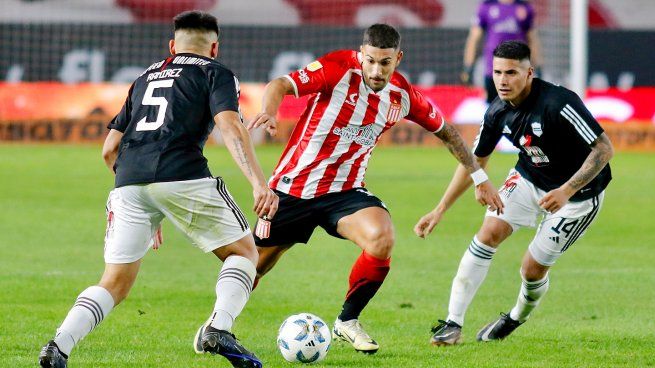 Hizo los deberes. Estudiantes no para de ganar y es puntero.
