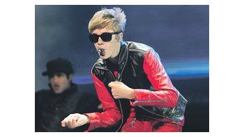 ámbito.com | A los 17 años, el canadiense Justin Bieber se transformó en súbita celebridad infanto-juvenil. Los alrededores de River fueron un caos de tránsito.