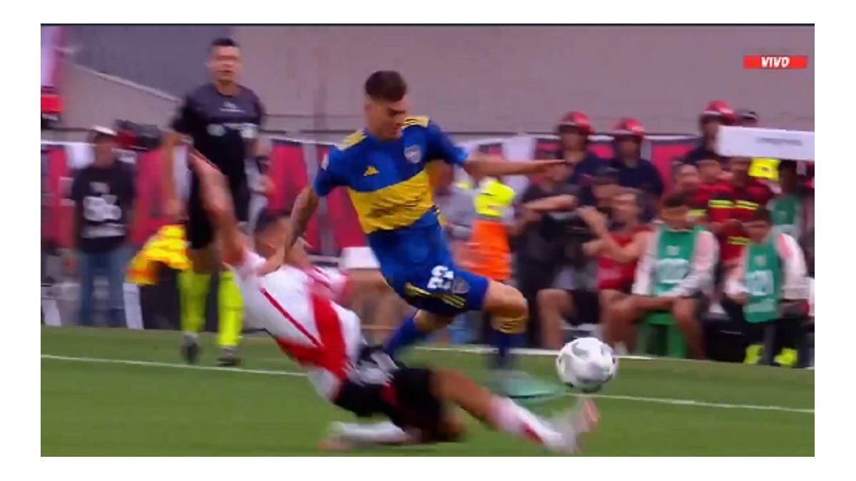 Riquelme complained about Herrera’s expulsion in the Superclásico