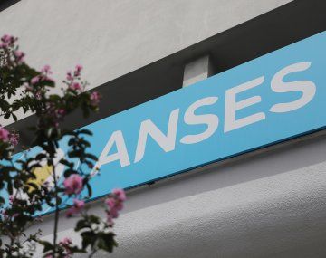 El Bono Extraordinario Previsional de hasta $70.000 se abonará en enero de 2026 a jubilados, pensionados y beneficiarios de ANSES. El Bono Extraordinario Previsional de hasta $70.000 se abonará en enero de 2026 a jubilados, pensionados y beneficiarios de ANSES.