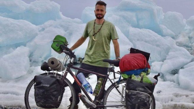 Juan Bettolli, el fotógrafo cordobés que se encontraba recorriendo África y Asia en bicicleta.