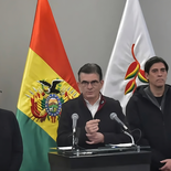Paz brindó una conferencia de prensa acompañado de sus ministros, al tiempo que señaló que el presidente no puede estar en todos lados. Paz brindó una conferencia de prensa acompañado de sus ministros, al tiempo que señaló que el presidente no puede estar en todos lados.