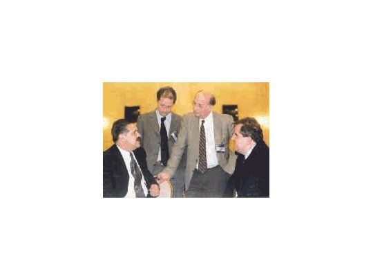 Reunión en Córdoba: Ricardo López Murphy, Carlos Sánchez (junto a su hijo Gabriel, también economista) y el empresario Fulvio Fulbito Pagani (h) sellaron la unión entre la Mediterránea y FIEL.