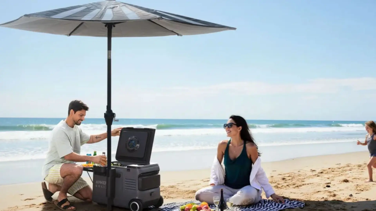 They invented an umbrella that protects you from the sun and charges electronic devices