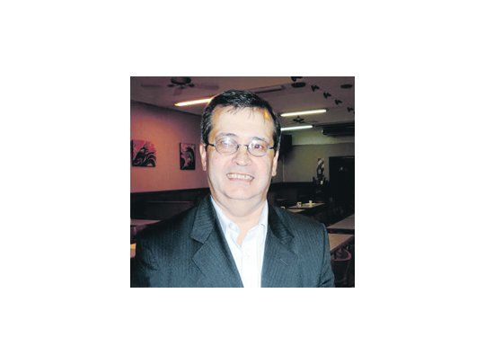 Éste es Javier Cantero, el nuevo presidente de Independiente. Con la agrupación Independiente Místico le ganó al oficialismo y a la Lista Roja.
