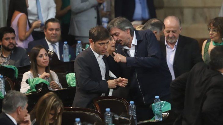 Axel Kicillof y Máximo Kirchner en la previa a la Asamblea Legislativa.