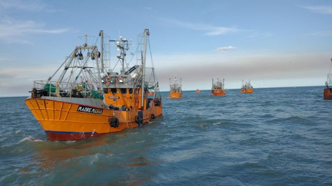 Conductores navales de Chubut se oponen al aumento del canón pesquero del langostino.
