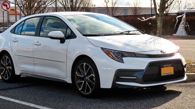 2020_Toyota_Corolla_SE,_front_2.29.20.jpg