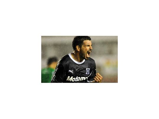 Eduardo Tuzzio, autor del primer tanto del partido.