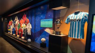 La empresa argentina Mude lleva 25 años desarrollando museos y experiencias inmersivas en distintos países, con proyectos que abarcan desde grandes clubes de fútbol hasta instituciones históricas y culturales.