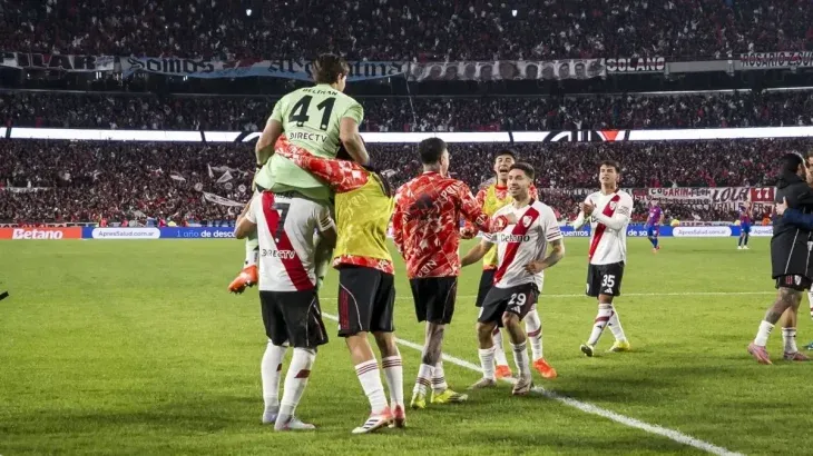 River y San Lorenzo protagonizaron la serie más emotiva de la fase, que se resolvió por penales en el Monumental.