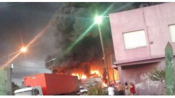 Lograron contener voraz incendio en una fábrica de aceites