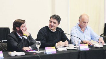 bonaerenses. Federico Salvai, jefe de Gabinete de Vidal, y Néstor Grindetti (Lanús) acompañaron ayer a Jorge Macri en la asunción de la jefatura PRO en PBA. El viernes almorzarán con la gobernadora y el Presidente en Olivos.