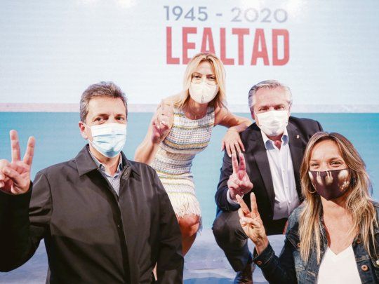 FEstejo. Sergio Massa y Malena Galmarini acompañaron a Alberto F. en la celebración del 17 de octubre en la CGT.&nbsp;